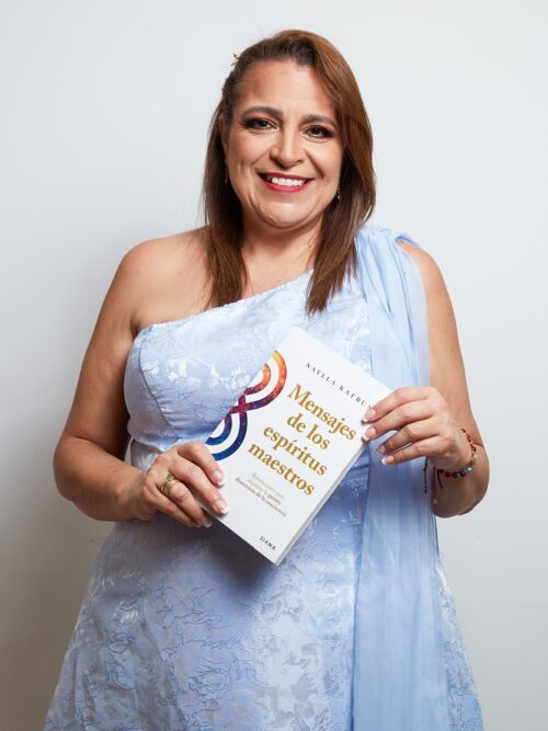 Libro físico: Mensajes de los Espíritus Maestros de Naylla Kafruny